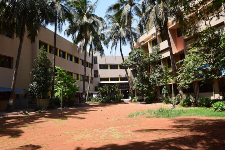 L S Raheja College of Arts and Commerce campus in Mumbai, Maharashtra, India — photo 1