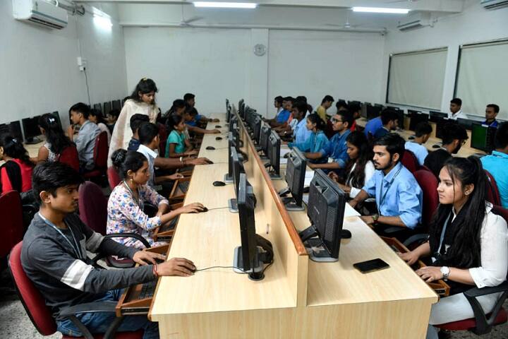 L S Raheja College of Arts and Commerce campus in Mumbai, Maharashtra, India — photo 4