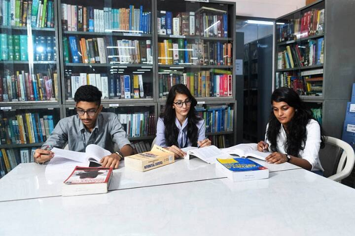 L S Raheja College of Arts and Commerce campus in Mumbai, Maharashtra, India — photo 6