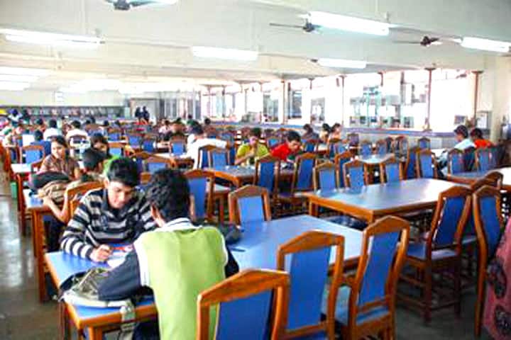 Vivekanand Education Society's College of Arts campus in Mumbai, Maharashtra, India — photo 3