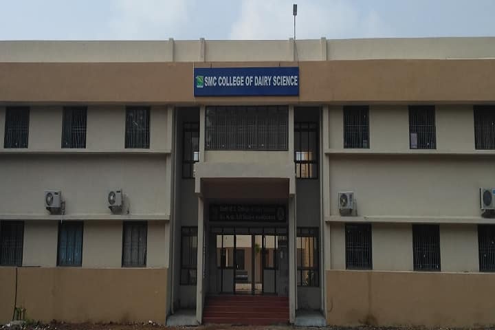 Sheth MC College of Dairy Science campus in Anand, Gujarat, India — photo 1