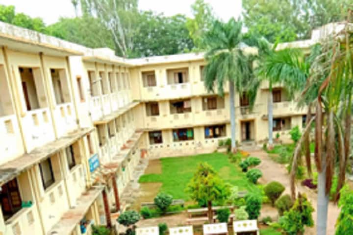 Sheth MC College of Dairy Science campus in Anand, Gujarat, India — photo 2