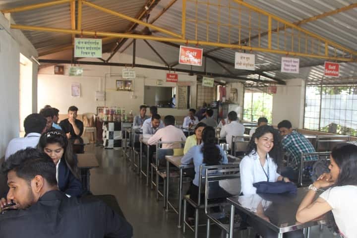 Sant Rawool Maharaj Mahavidyalaya campus in Sawantwadi, Maharashtra, India — photo 2