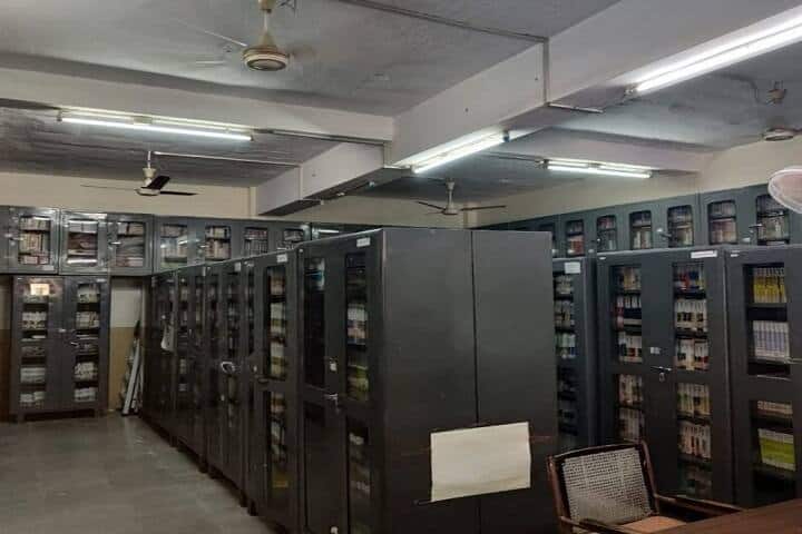 MKHS Gujarati Girls College campus in Indore, Madhya Pradesh, India — photo 4
