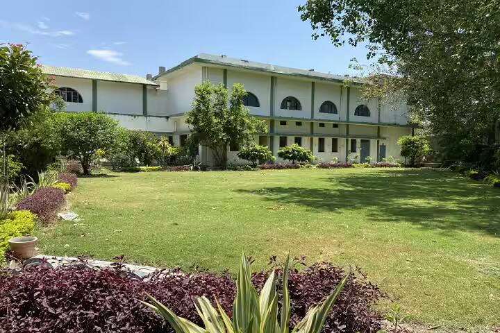 Bhagwanti Education Centre Degree College campus in Kanpur, Uttar Pradesh, India — photo 1