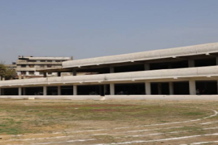 Kamla Lohtia Sanatan Dharam College campus in Ludhiana, Punjab, India — photo 6