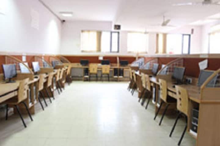 Sindhi College campus in Bangalore, Karnataka, India — photo 4