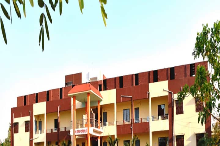 Swa Sawarkar Mahavidyalaya campus in Beed, Maharashtra, India — photo 1