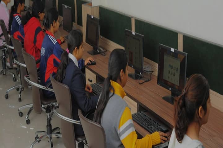 Swa Sawarkar Mahavidyalaya campus in Beed, Maharashtra, India — photo 2