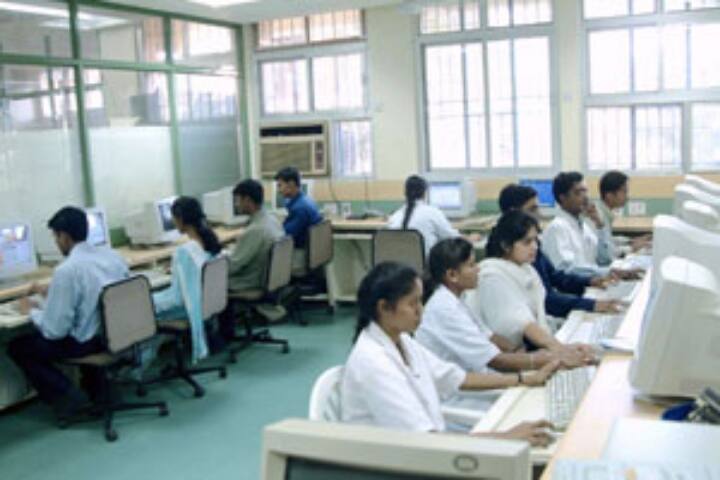Poona College of Pharmacy campus in Pune, Maharashtra, India — photo 4