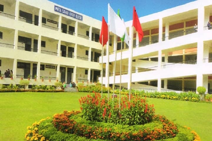 Guru Gobind Singh College for Women campus in Chandigarh, India — photo 1