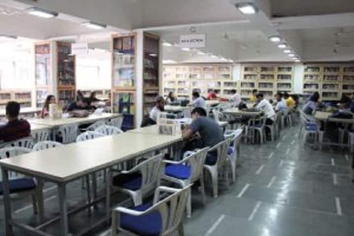 Malini Kishor Sanghvi College of Commerce and Economics campus in Mumbai, Maharashtra, India — photo 6