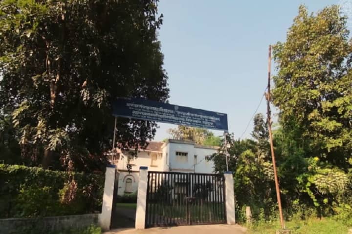 Baroda Sanskrit Mahavidyalaya campus in Vadodara, Gujarat, India — photo 2