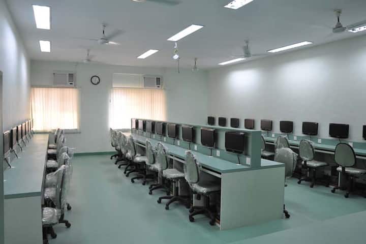 KES' BK Shroff College of Arts and MH Shroff College of Commerce campus in Mumbai, Maharashtra, India — photo 2