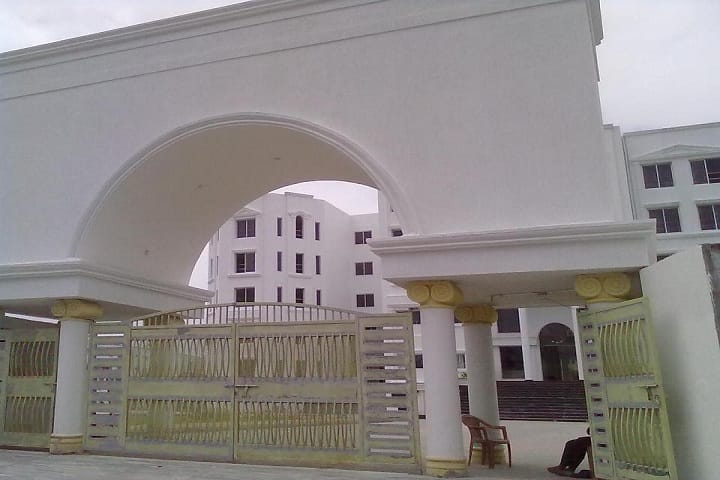 SDJ International College campus in Surat, Gujarat, India — photo 2