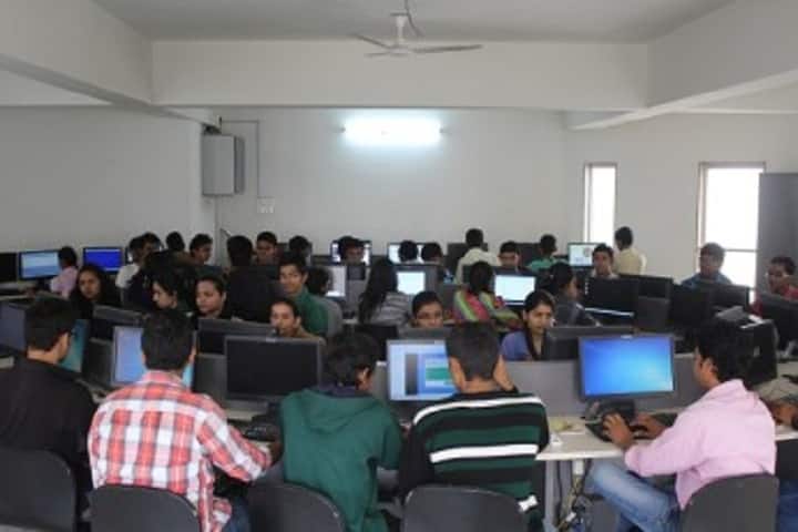 SDJ International College campus in Surat, Gujarat, India — photo 4