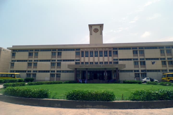 Mrs Helena Kaushik Women's PG College campus in Jhunjhunu, Rajasthan, India — photo 1