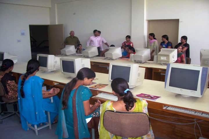 Mrs Helena Kaushik Women's PG College campus in Jhunjhunu, Rajasthan, India — photo 4