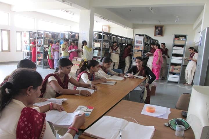 Mrs Helena Kaushik Women's PG College campus in Jhunjhunu, Rajasthan, India — photo 6