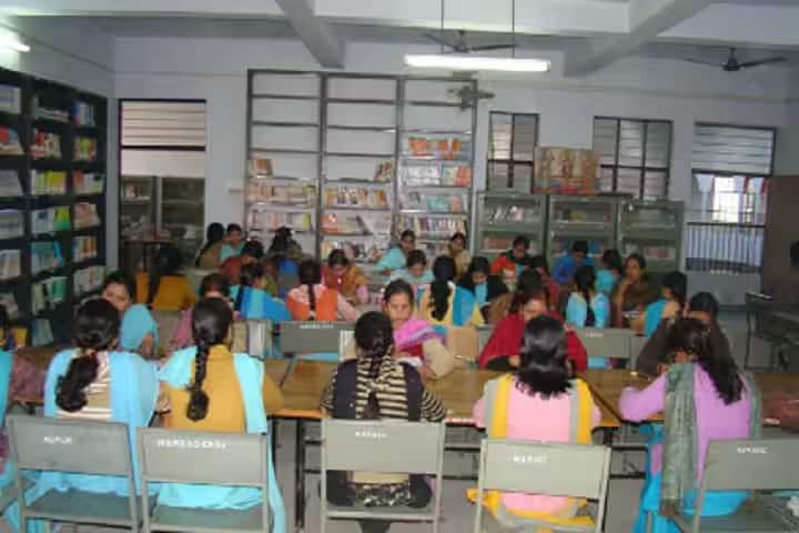 Mohini B Manwani Girls Degree College campus in Kanpur, Uttar Pradesh, India — photo 5