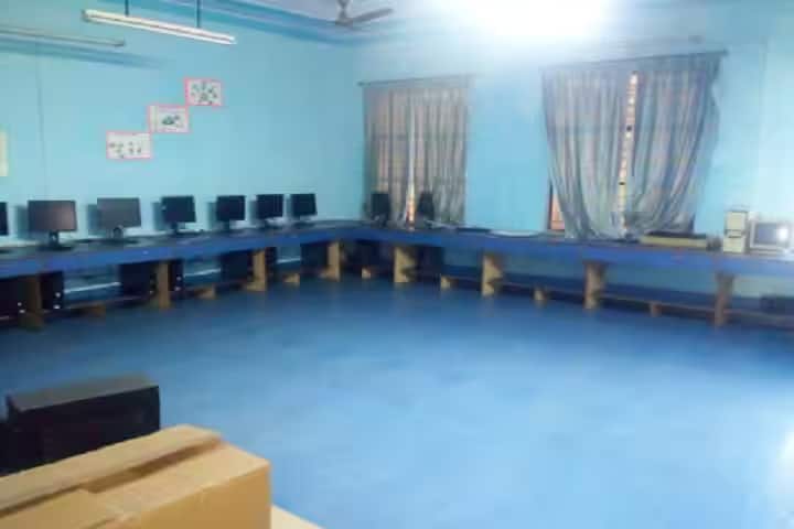 Mohini B Manwani Girls Degree College campus in Kanpur, Uttar Pradesh, India — photo 6