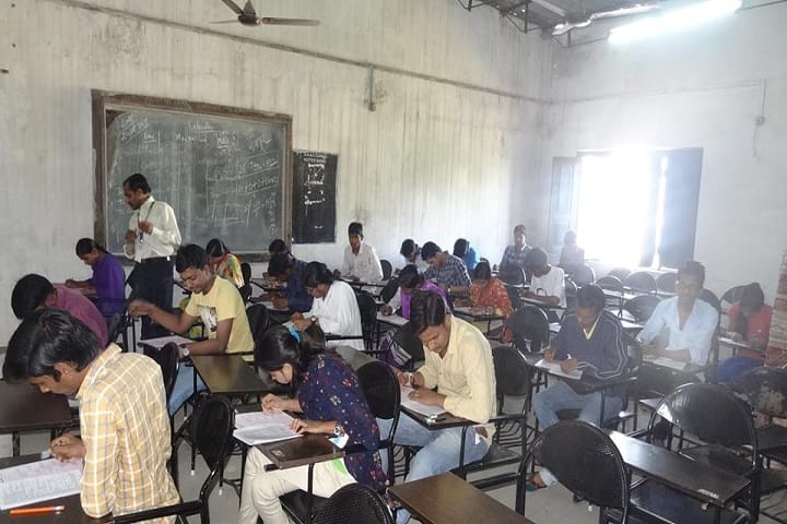 Devi Ahilya Arts and Commerce Jagdale College campus in Indore, Madhya Pradesh, India — photo 4