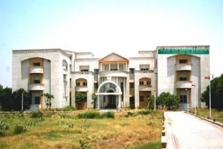 Chaudhary Charan Singh Post Graduate College campus in Etawah, Uttar Pradesh, India — photo 3
