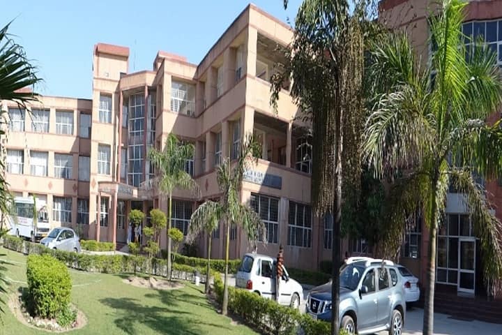 Maharishi Markandeshwar College of Dental Sciences and Research campus in Mullana, Haryana, India — photo 1