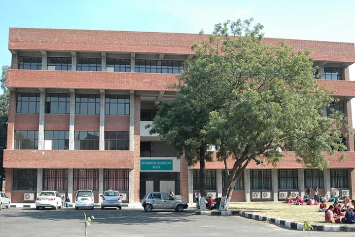 GCG 42 Chandigarh campus in Chandigarh, India