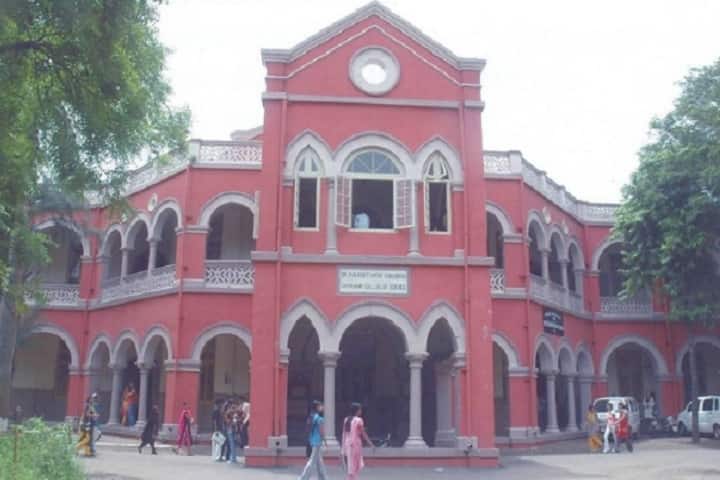 Sir PT Sarvajanik College of Science campus in Surat, Gujarat, India — photo 1