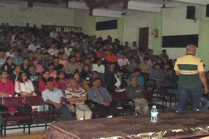 Sir PT Sarvajanik College of Science campus in Surat, Gujarat, India — photo 2