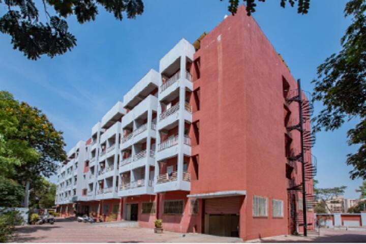 Sir PT Sarvajanik College of Science campus in Surat, Gujarat, India — photo 6