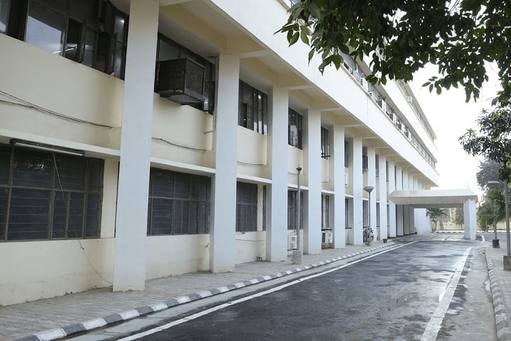 Government Dental College and Hospital campus in Patiala, Punjab, India — photo 2