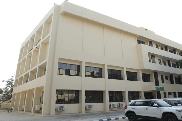 Government Dental College and Hospital campus in Patiala, Punjab, India — photo 3