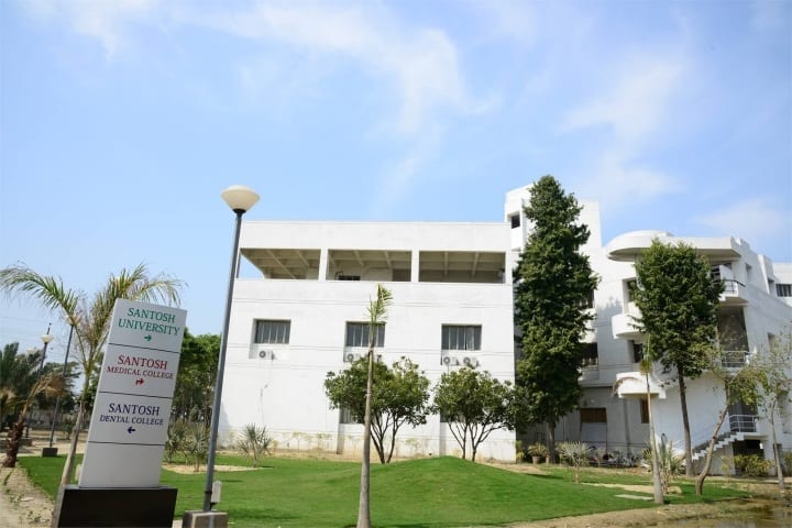 Santosh Dental College campus in Ghaziabad, Uttar Pradesh, India — photo 1