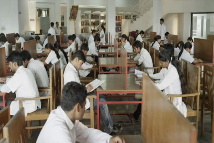 Santosh Dental College campus in Ghaziabad, Uttar Pradesh, India — photo 4