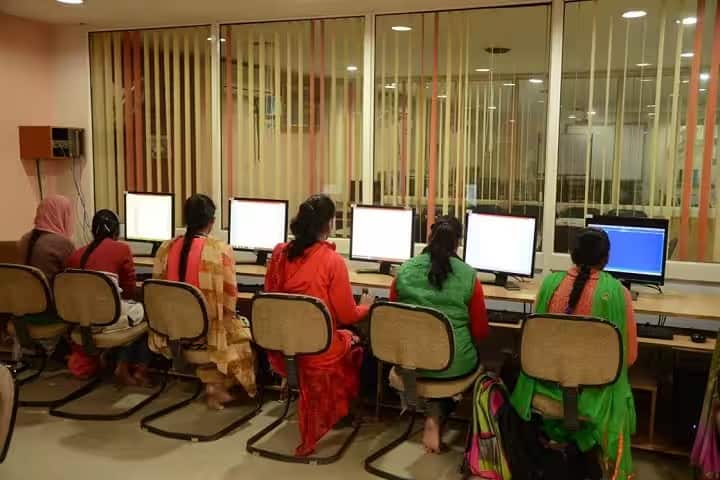 Khalsa College for Women campus in Amritsar, Punjab, India — photo 3