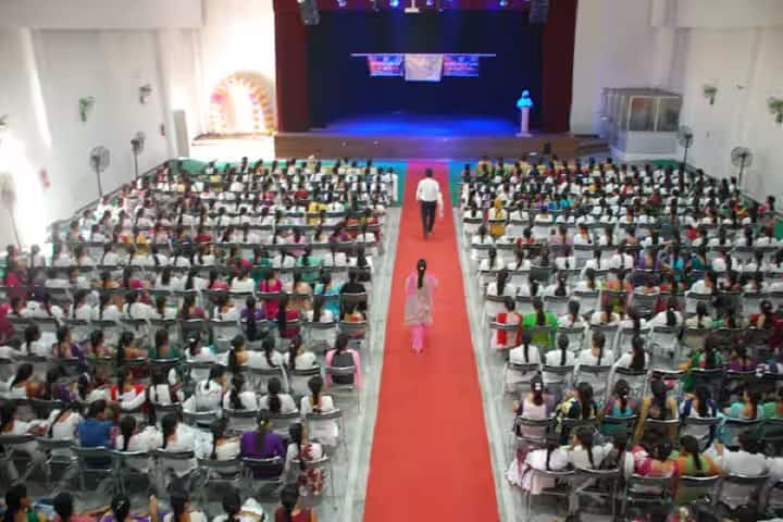 Khalsa College for Women campus in Amritsar, Punjab, India — photo 4