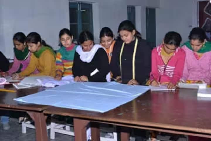 Khalsa College for Women campus in Amritsar, Punjab, India — photo 6