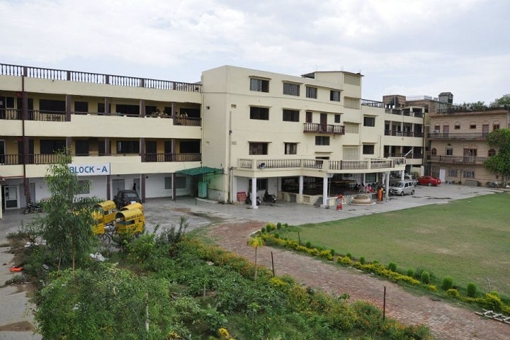 Eram Girls Degree College campus in Lucknow, Uttar Pradesh, India — photo 1