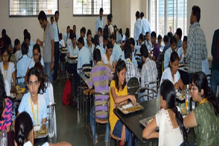 Ness Wadia College of Commerce campus in Pune, Maharashtra, India — photo 2