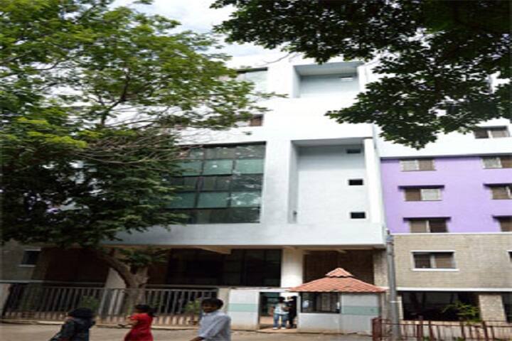 Ness Wadia College of Commerce campus in Pune, Maharashtra, India — photo 4