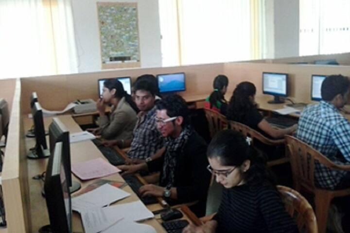 Ness Wadia College of Commerce campus in Pune, Maharashtra, India — photo 5