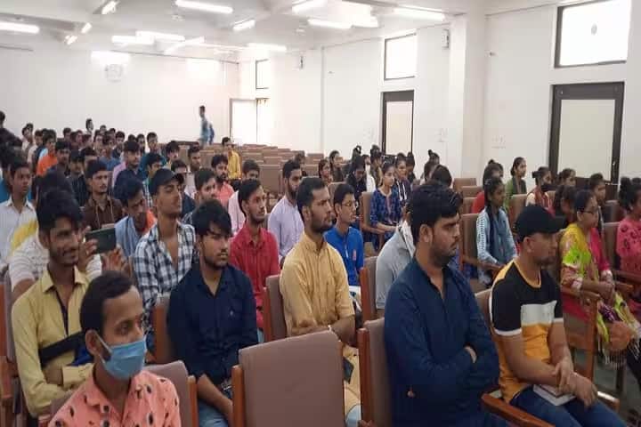 Shree Somnath Sanskrit University campus in Veraval, Gujarat, India — photo 3
