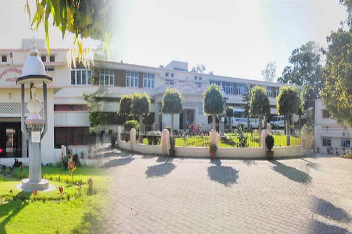 Pratap Bahadur Post Graduate College campus in Pratapgarh City, Uttar Pradesh, India — photo 1