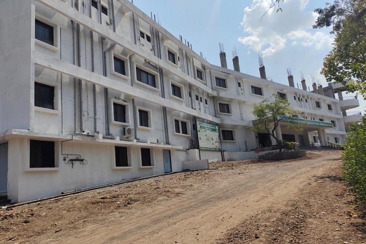 Greenfingers Ayurvedic Medical College and Hospital Research Centre campus in Solapur, Maharashtra, India — photo 1