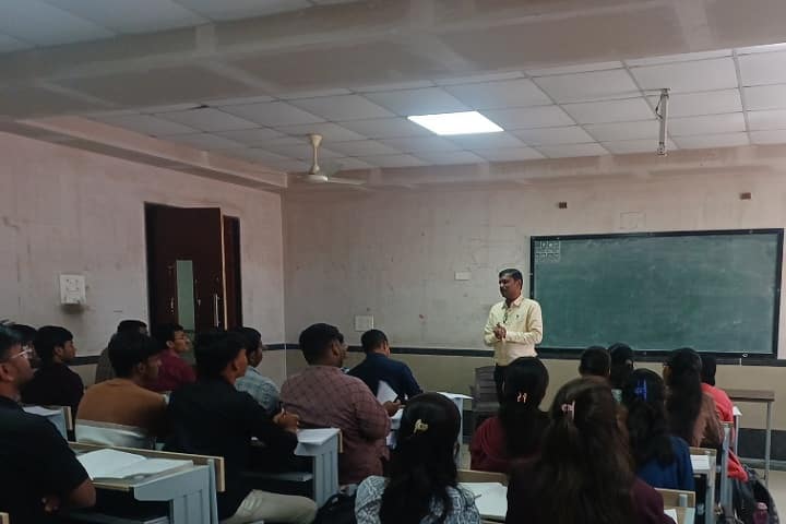 Shri Eknathrao Khadse Ayurvedic College campus in Jalgaon, Maharashtra, India — photo 6