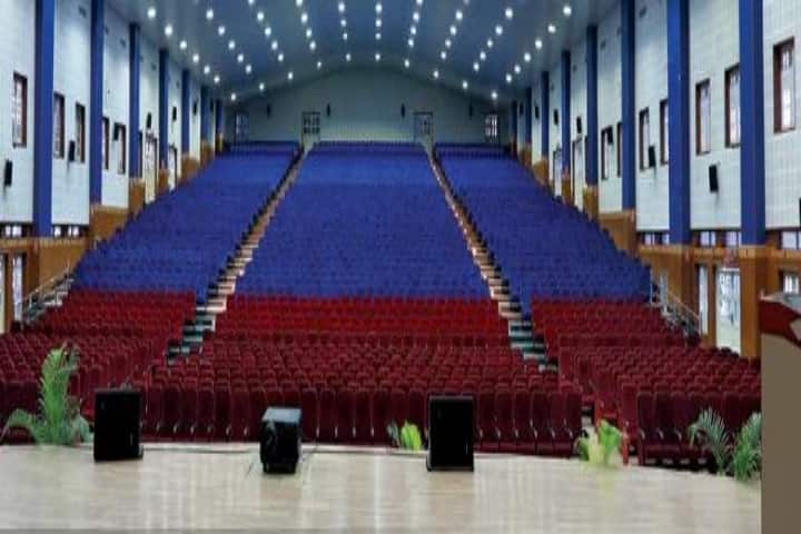 SRM College of Pharmacy campus in Kattankulathur, Tamil Nadu, India — photo 4