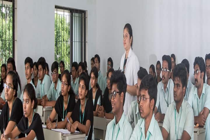 KMCH College of Pharmacy campus in Coimbatore, Tamil Nadu, India — photo 2