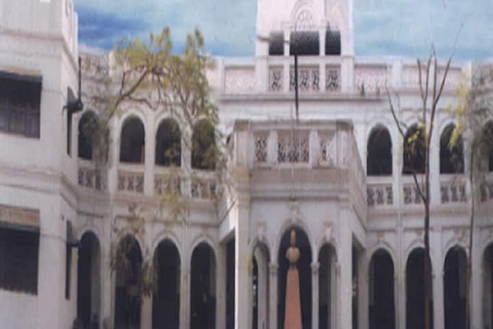 PMB Gujarati Commerce College campus in Indore, Madhya Pradesh, India — photo 1